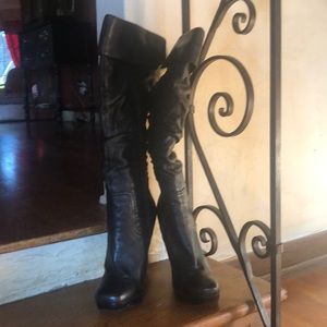 Jessica Simpson boot.